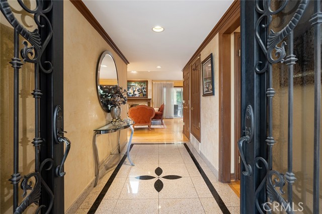 Detail Gallery Image 8 of 46 For 5645 Blanco Ave, Woodland Hills,  CA 91367 - 4 Beds | 2 Baths