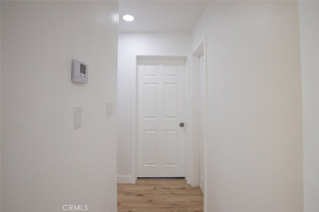https://media.crmls.org/medias/1b297eae-e486-4610-b532-de366f76c637.jpg?preset=X-Large