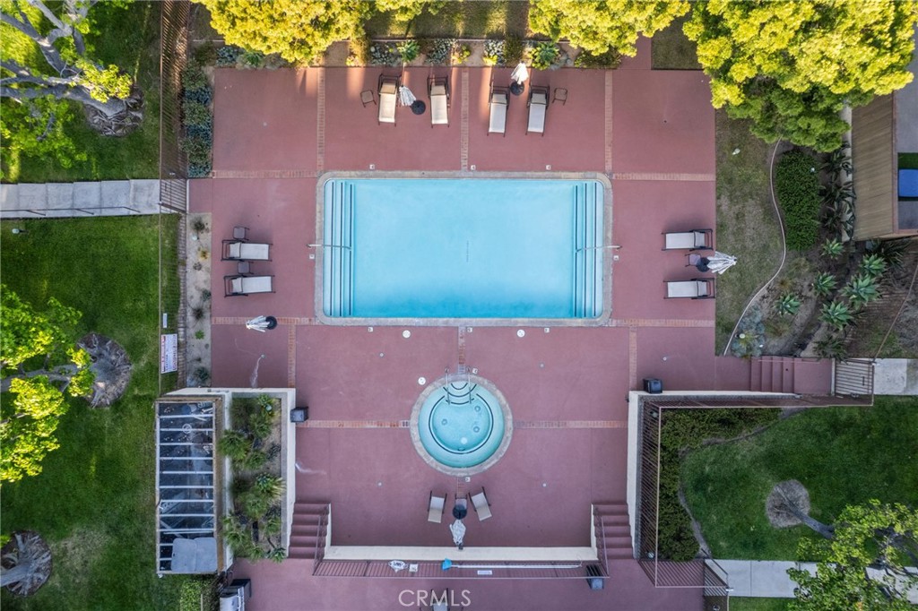 https://media.crmls.org/medias/1b29f0da-9b54-4548-b96f-bd7f417b151a.jpg?preset=X-Large