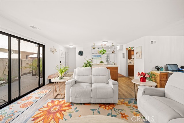 Detail Gallery Image 15 of 40 For 4021 182nd #H, Torrance,  CA 90504 - 3 Beds | 2/1 Baths