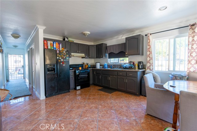 Detail Gallery Image 4 of 15 For 10403 Wilmington Ave, Los Angeles,  CA 90002 - 4 Beds | 2 Baths