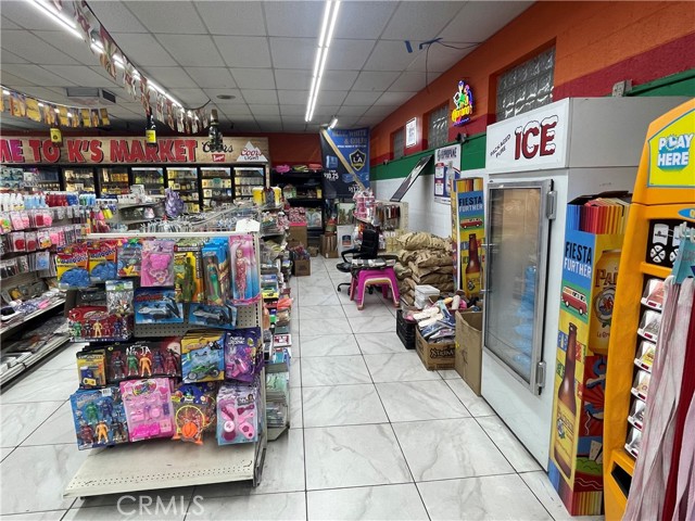 8273 S San Pedro, Los Angeles, California 90003, ,Commercial Sale,For Sale,8273 S San Pedro,CRSB23216146