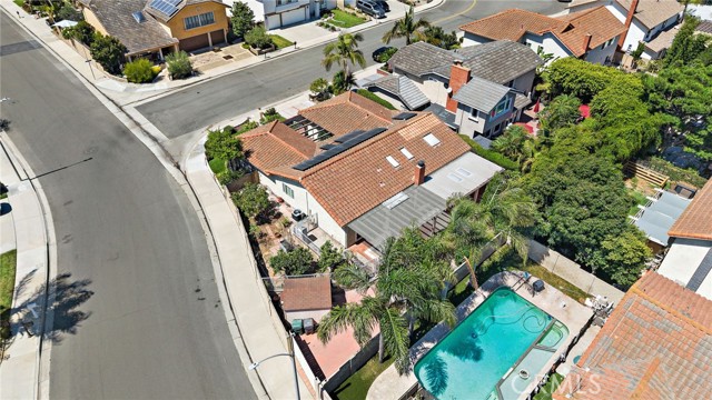 19352 Sailwind Lane, Huntington Beach CA: https://media.crmls.org/medias/1b2aff38-a87e-4930-8396-f1b18c471fa4.jpg