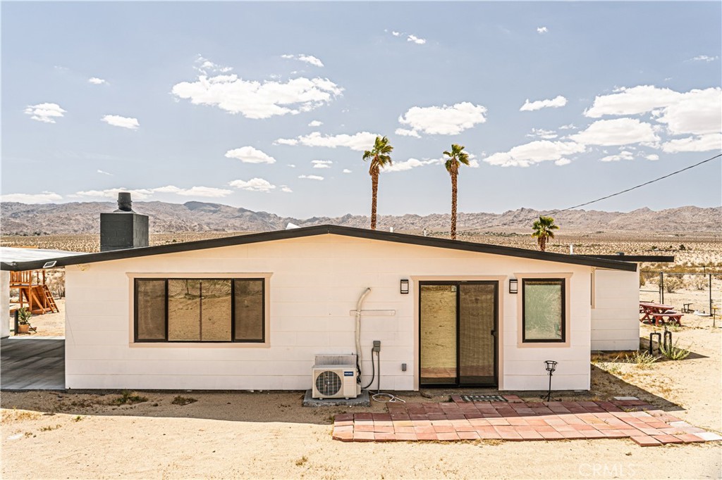 4960 Shoshone Valley