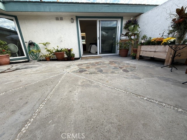 https://media.crmls.org/medias/1b2b014c-cd0a-426e-93cd-251b65dda636.jpg?preset=X-Large