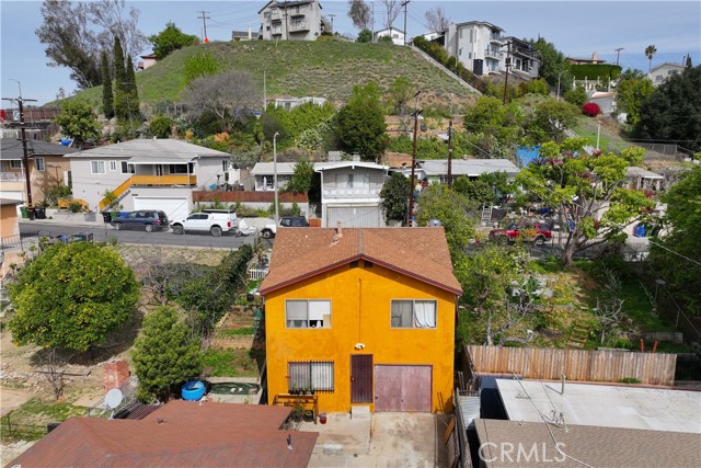 2750 Ballard Street, Los Angeles CA: https://media.crmls.org/medias/1b2b0cc3-7e27-420c-a171-0925a558ae1a.jpg