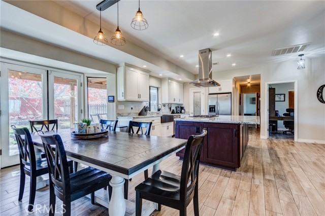 Detail Gallery Image 6 of 35 For 10163 Ponderosa, Pinon Hills,  CA 92372 - 4 Beds | 3 Baths