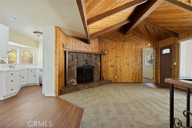 Detail Gallery Image 5 of 26 For 32296 Fern Dr, Running Springs,  CA 92382 - 5 Beds | 3 Baths