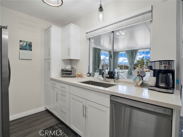 Detail Gallery Image 4 of 31 For 19816 Spanish Oak, Newhall,  CA 91321 - 2 Beds | 2 Baths