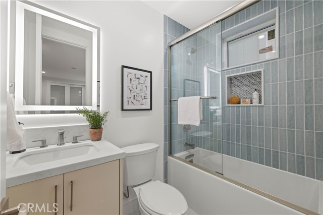 1212 19th Street, Hermosa Beach, California 90254, 4 Bedrooms Bedrooms, ,4 BathroomsBathrooms,Residential,For Sale,19th,SB26062974