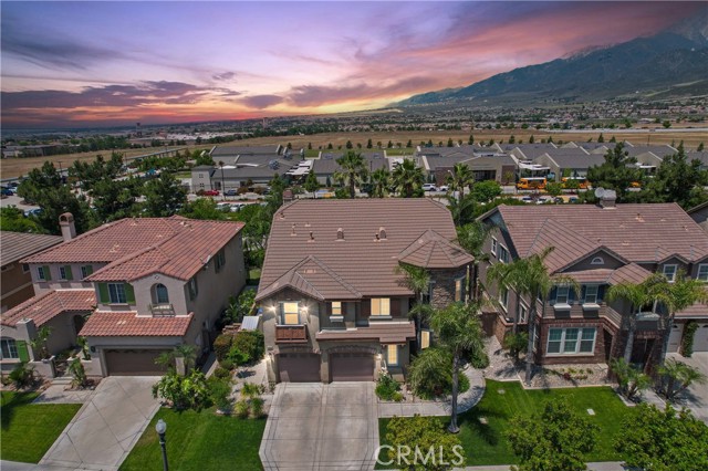 Detail Gallery Image 2 of 41 For 5460 Turin Way, Fontana,  CA 92336 - 4 Beds | 3 Baths