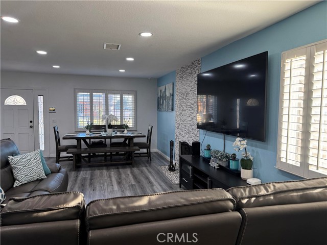 Detail Gallery Image 3 of 20 For 6103 Michelson St, Lakewood,  CA 90713 - 6 Beds | 4 Baths