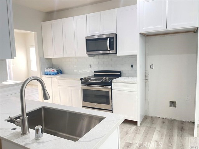 Detail Gallery Image 3 of 37 For 29641 Vacation Dr, Canyon Lake,  CA 92587 - 4 Beds | 3/1 Baths