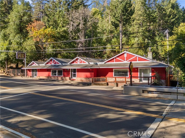 ront of main building on Hwy 175