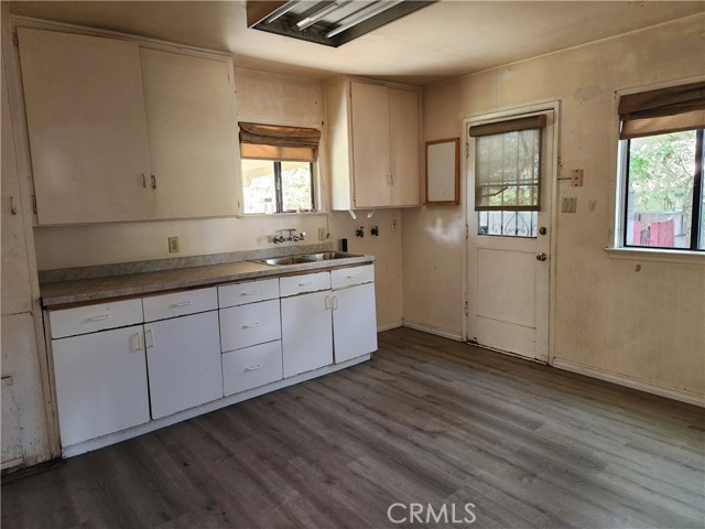 Detail Gallery Image 5 of 22 For 305 S Angeleno Ave, Azusa,  CA 91702 - 2 Beds | 1 Baths