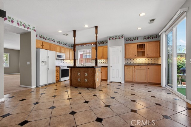 Detail Gallery Image 10 of 33 For 32795 Santa Cruz, Lake Elsinore,  CA 92530 - 3 Beds | 2 Baths