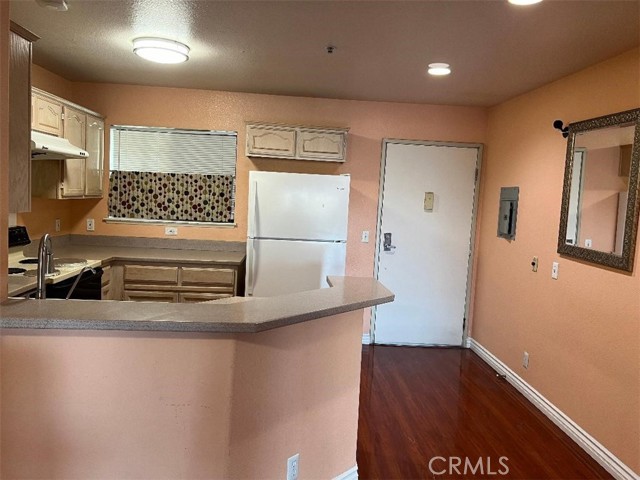 Image 12 of 27 For 321 Orange Avenue 306