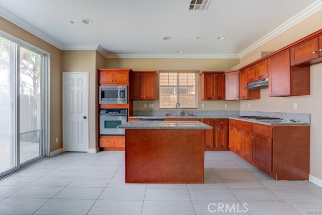 Detail Gallery Image 15 of 38 For 6273 Long Cove Dr, Fontana,  CA 92336 - 3 Beds | 2/1 Baths