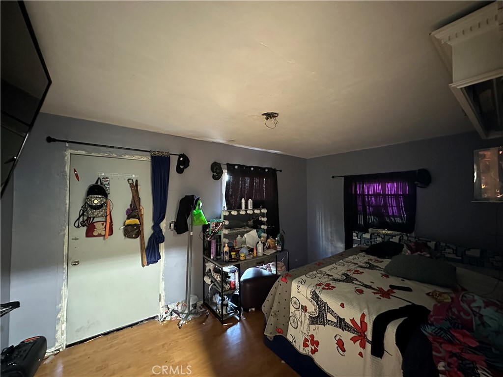 https://media.crmls.org/medias/1b31cc25-510f-4609-8c7d-48929eaa10f9.jpg?preset=X-Large