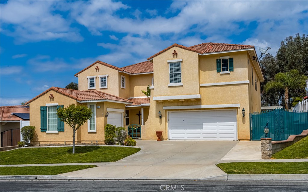 833 W Orange Heights