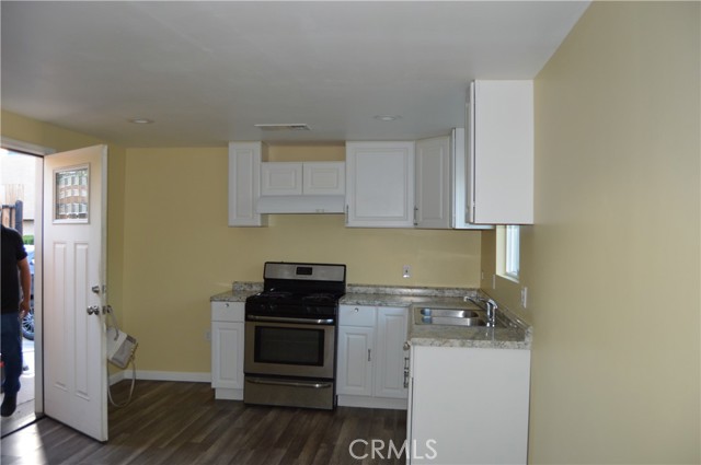 24758 Chestnut St, Newhall CA: https://media.crmls.org/medias/1b331c20-7468-428d-b85e-34a353196403.jpg