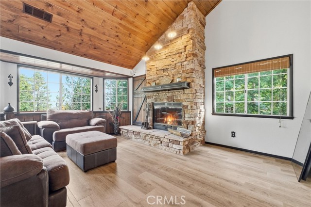 Detail Gallery Image 8 of 46 For 26355 Walnut Hills Dr Aka 276 Augusta Court, Lake Arrowhead,  CA 92352 - 3 Beds | 2/1 Baths