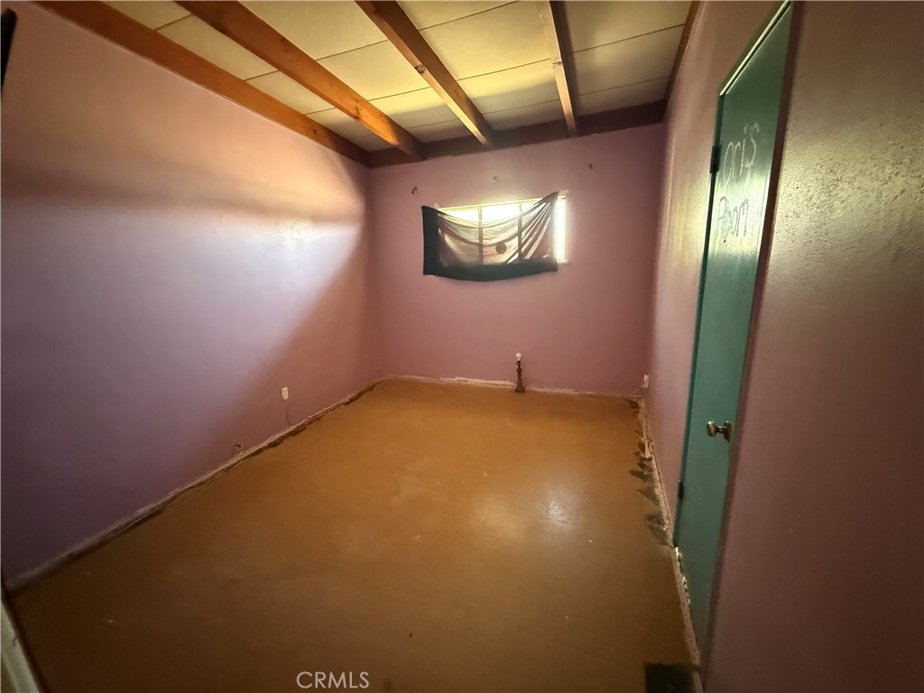 https://media.crmls.org/medias/1b33b8ff-8669-4520-8c1c-284491f6f27f.jpg?preset=X-Large