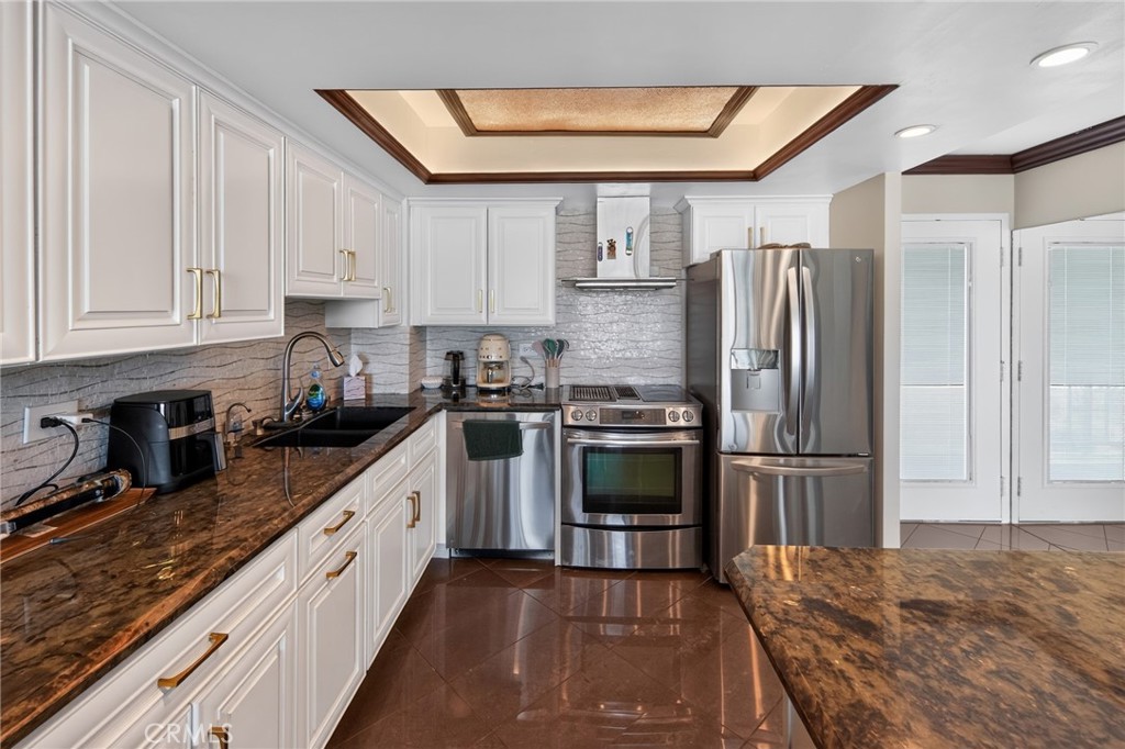 4944 Cass Street - photo 14