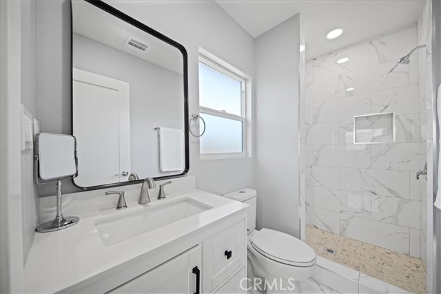 Detail Gallery Image 23 of 28 For 2125 Vuelta Grande Ave, Long Beach,  CA 90815 - 3 Beds | 2/1 Baths