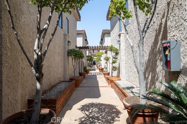 Detail Gallery Image 5 of 26 For 9210 Van Nuys Bld #21,  Panorama City,  CA 91402 - 2 Beds | 1/1 Baths