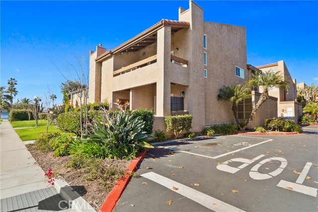 Detail Gallery Image 4 of 38 For 16933 Bluewater #51,  Huntington Beach,  CA 92649 - 2 Beds | 1 Baths