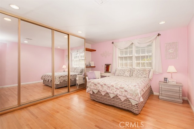 22046 Buena Ventura Street, Woodland Hills CA: https://media.crmls.org/medias/1b359785-9cfe-49f3-9f85-284a7e1ed89b.jpg