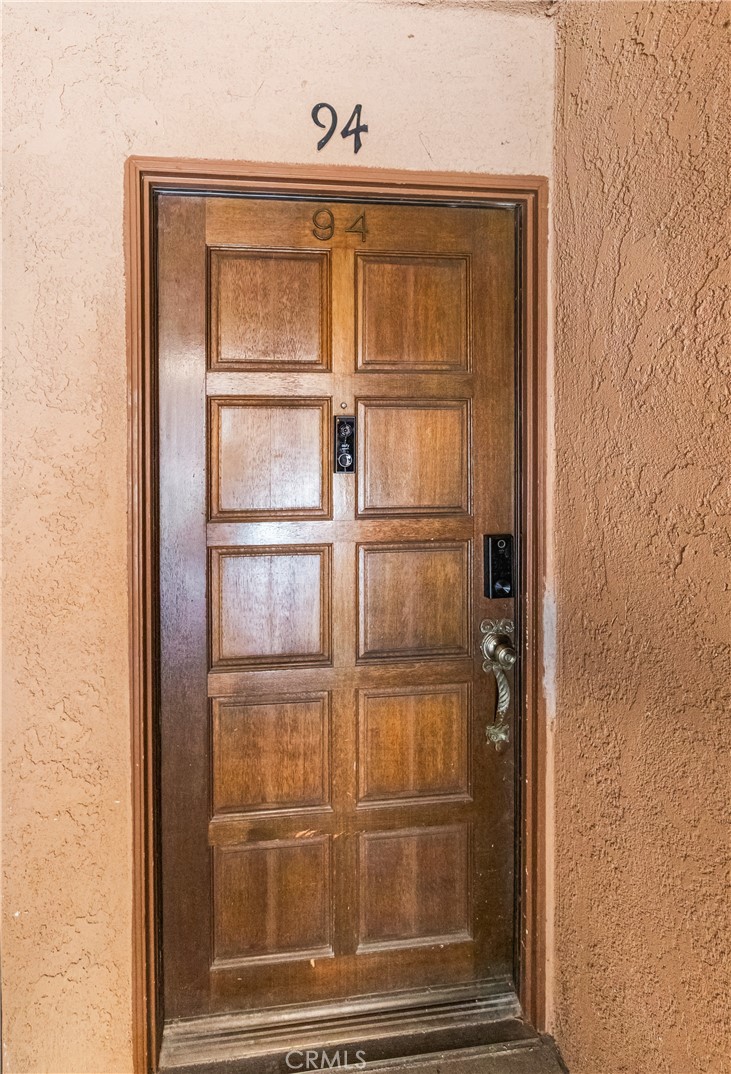 https://media.crmls.org/medias/1b35ded0-7ce5-4b20-a369-dc2e5f51d5bb.jpg?preset=X-Large