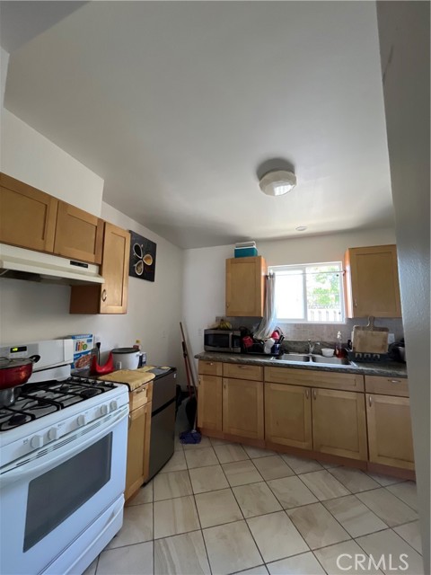 1248 Rolland Curtis Place, Los Angeles CA: https://media.crmls.org/medias/1b35e5da-3687-479b-b1fa-79692ec20bb5.jpg