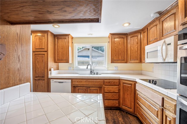 Detail Gallery Image 6 of 25 For 5430 Electric Ave, San Bernardino,  CA 92407 - 4 Beds | 3 Baths