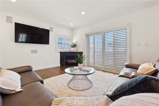 Detail Gallery Image 7 of 74 For 1077 10th St, Hermosa Beach,  CA 90254 - 4 Beds | 3/1 Baths