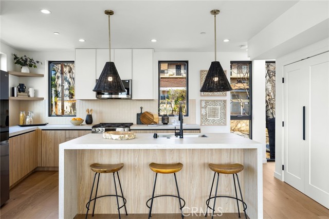 Detail Gallery Image 13 of 19 For 955 Everett St, Los Angeles,  CA 90026 - 2 Beds | 2/1 Baths