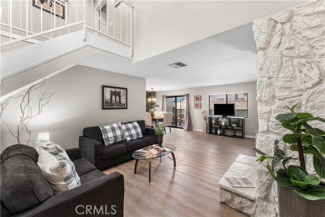 Detail Gallery Image 11 of 56 For 215 Hawk Ln, Palmdale,  CA 93551 - 3 Beds | 3 Baths