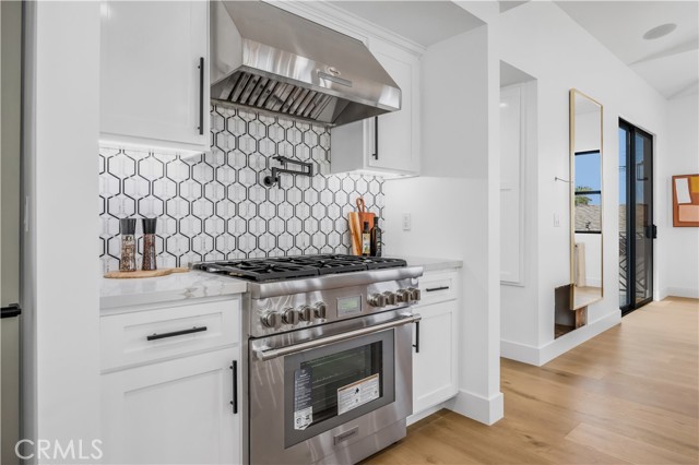 924 17th St, Hermosa Beach CA: https://media.crmls.org/medias/1b36eaf6-4dee-4da4-bc63-144f9a9269c5.jpg