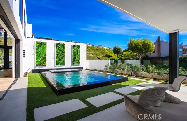 53 Montecito, Corona del Mar CA: https://media.crmls.org/medias/1b37761f-be78-45f5-b14f-ffa83f5b11cd.jpg