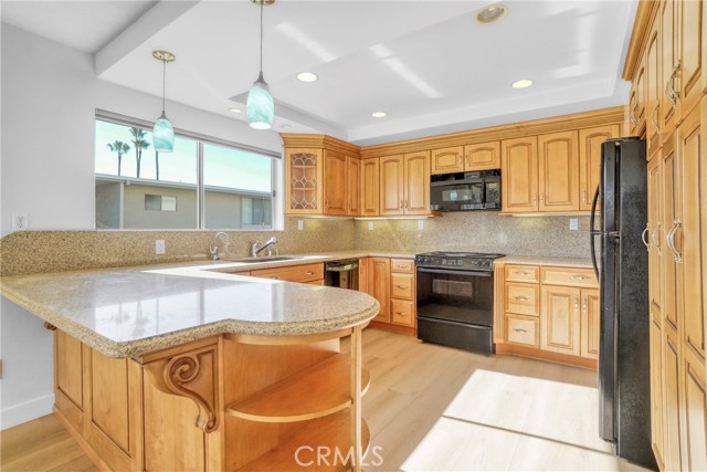 Large and Bright Kitchen