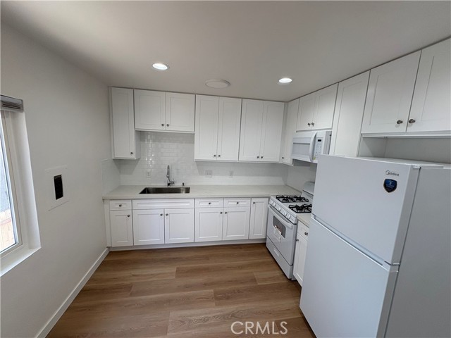 1103 S Hobart Boulevard, Los Angeles CA: https://media.crmls.org/medias/1b3791d2-cde0-4552-8a16-25da8a7a80c2.jpg