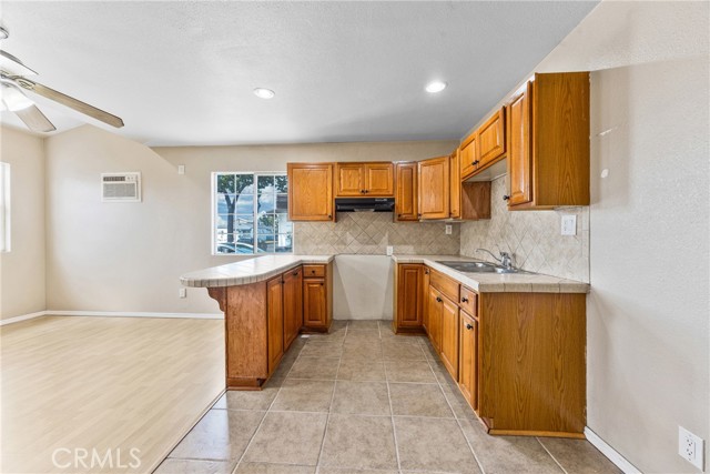 5304 Carmelita Avenue, Maywood CA: https://media.crmls.org/medias/1b37ce7a-18bf-474c-99bc-efb142c2313e.jpg