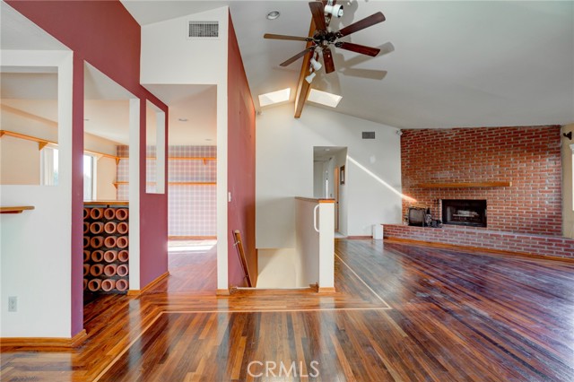 693 19th Street, Manhattan Beach, California 90266, 5 Bedrooms Bedrooms, ,1 BathroomBathrooms,Residential,Sold,19th,SB21194757