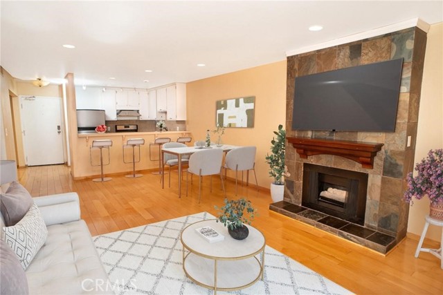 Detail Gallery Image 4 of 19 For 1940 N Highland, Los Angeles,  CA 90068 - 2 Beds | 2 Baths