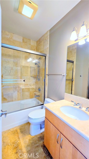 Detail Gallery Image 14 of 24 For 68 N Allen Ave #6,  Pasadena,  CA 91106 - 3 Beds | 3 Baths