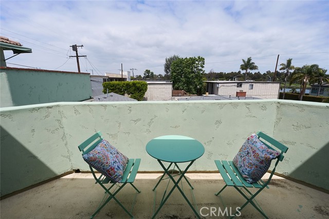 385 Park Avenue, Long Beach CA: https://media.crmls.org/medias/1b39a798-51df-4a2d-ba23-d2fe3d00c913.jpg