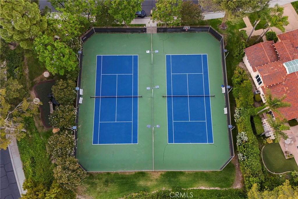 https://media.crmls.org/medias/1b3b49f2-f318-4789-aaa0-ae1aaddbfa28.jpg?preset=X-Large