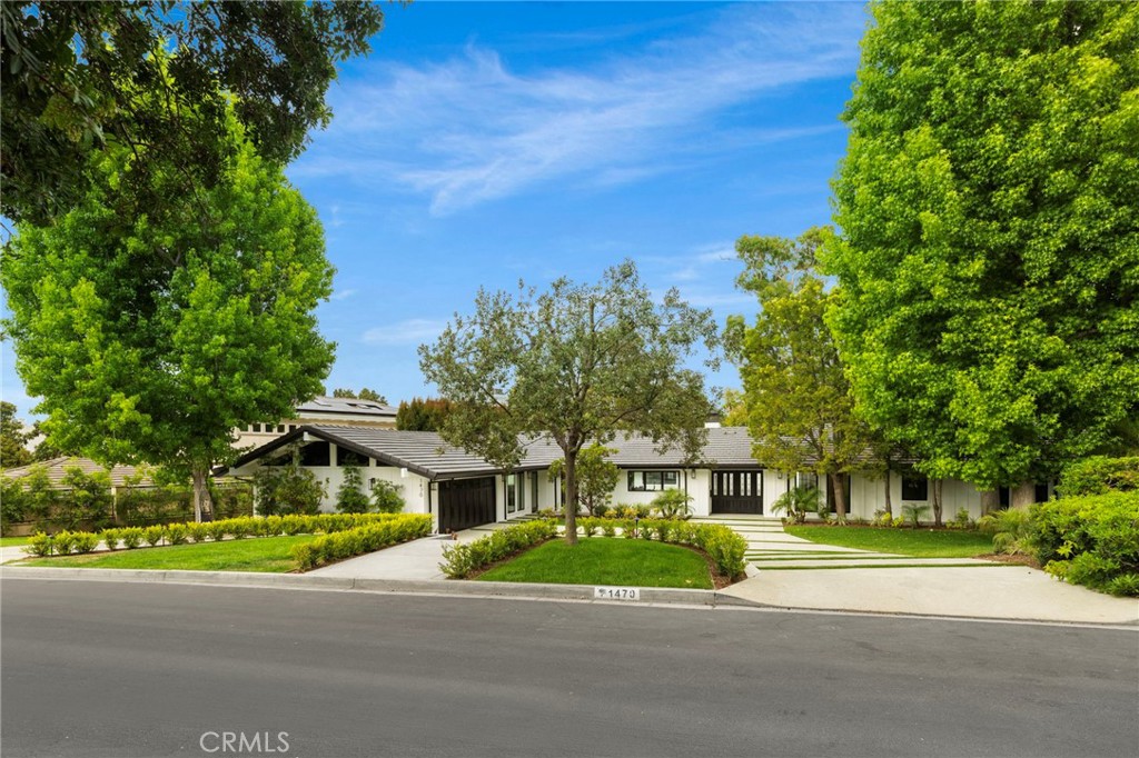 https://media.crmls.org/medias/1b3b8163-e52e-43f5-9f47-c325e055de0a.jpg?preset=X-Large