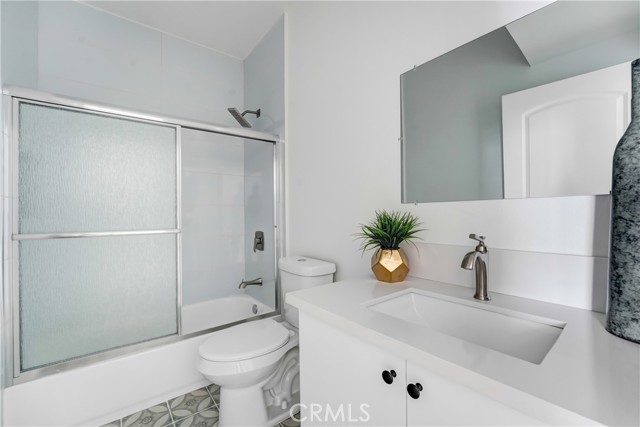 Detail Gallery Image 13 of 16 For 11954 Vanowen Ave, North Hollywood,  CA 91605 - 4 Beds | 3/1 Baths